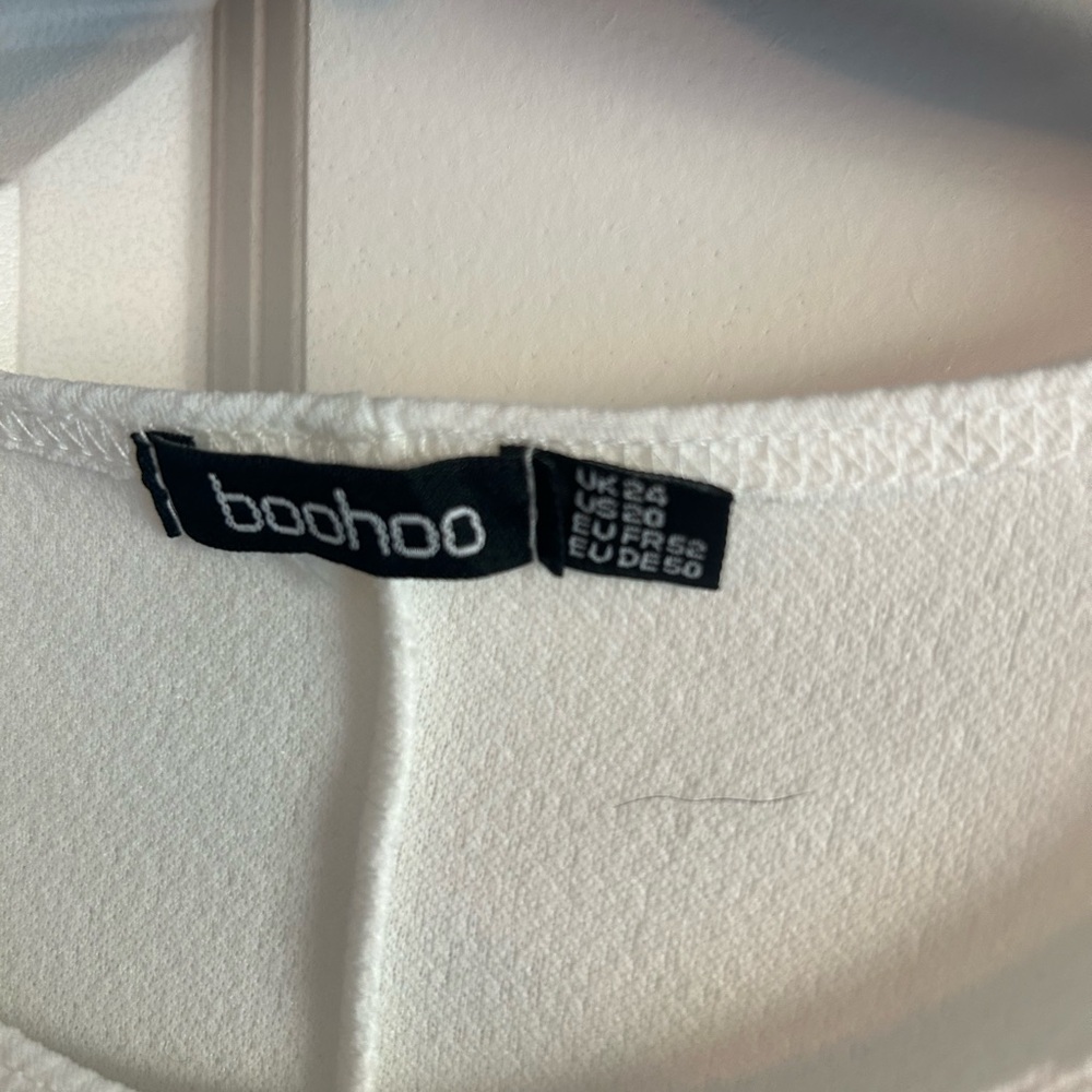 Boohoo White Textured Short Sleeve Shift Dress - Picture 4 of 4